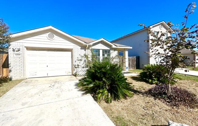 AVAILABLE NOW! 3 Bedroom / 2 Bath Home Near Lackland AFB!