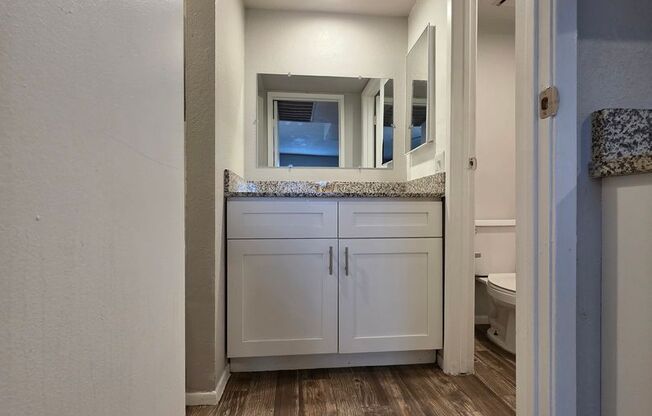 Studio, 1 bath, 415 sqft, $799, Unit 208