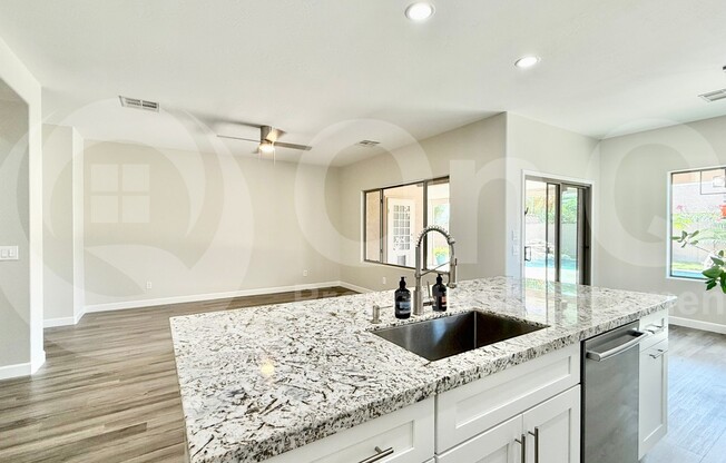 5511 W MOLLY LN