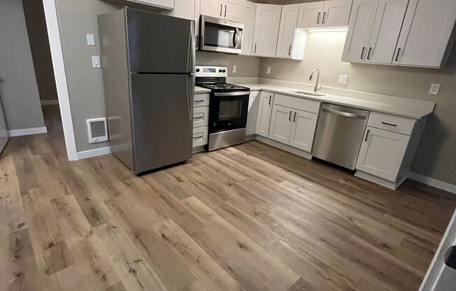 2 beds, 1 bath, 727 sqft, $1,695, Unit 24