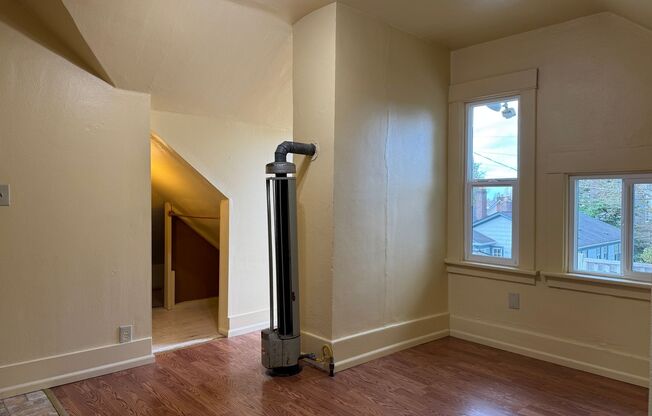 5235 17th Ave NE, Seattle WA 98105