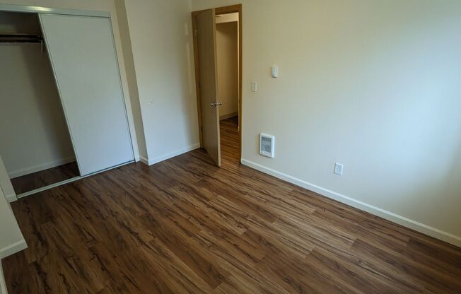 2 beds, 1 bath, 750 sqft, $1,195, Unit 20