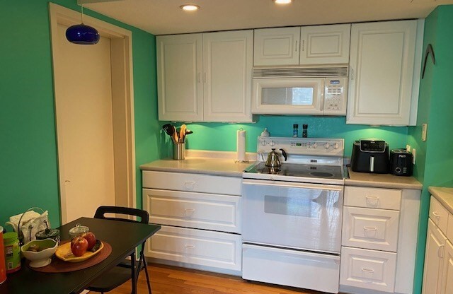 1 bed, 1 bath, 947 sqft, $3,450, Unit 711