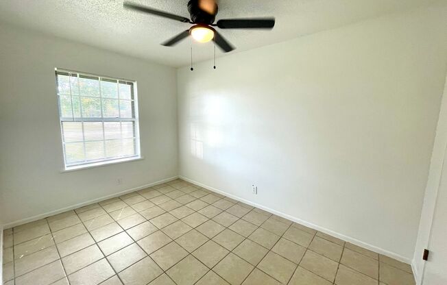 3 beds, 1 bath, $1,100