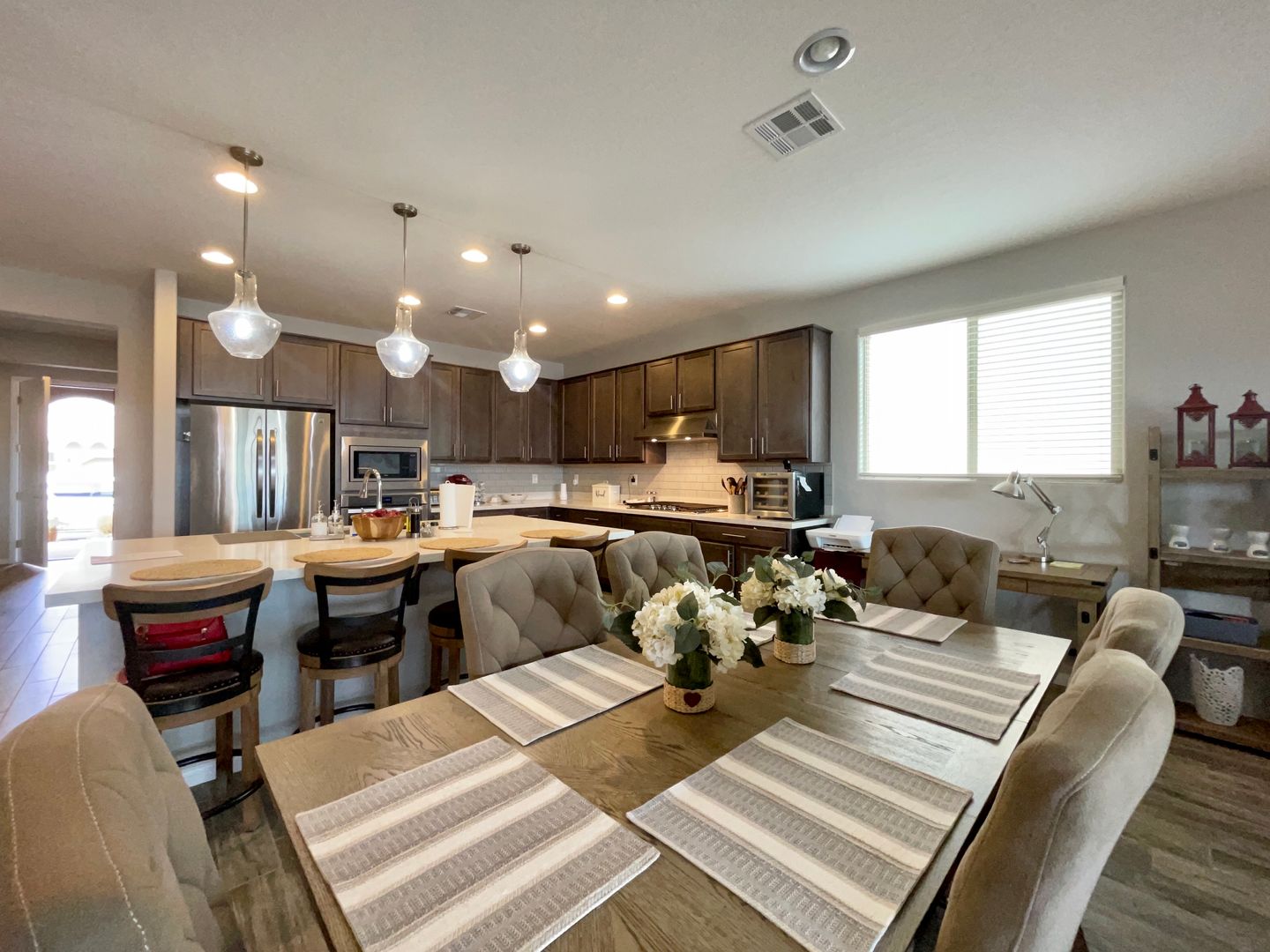 Fully Furnished Designer Home in Guard-Gated Rhodes Ranch – Short-Term Luxury Rental