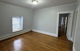 3 beds, 1 bath, $1,500, Unit 3