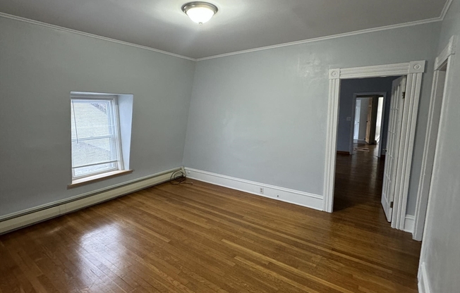 3 beds, 1 bath, $1,500, Unit 3