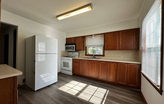 2 beds, 1 bath, $895, Unit #1