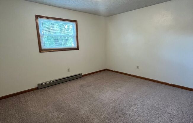 2 beds, 1 bath, 903 sqft, $1,170, Unit J-5