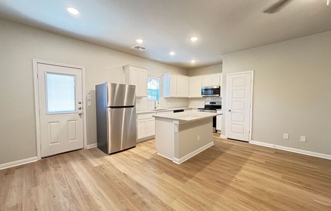 Modern 3 Bd 2.5 Full Bath Townhouse Near UTSA &  LaCantera