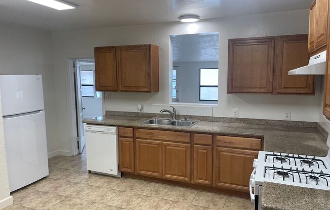 3 beds, 1 bath, 1,400 sqft, $2,999, Unit 4737 67th St.