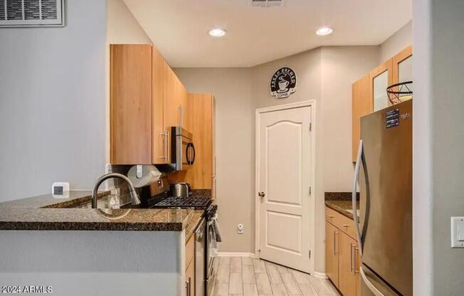 2 beds, 2 baths, $2,200, Unit UNIT 2111