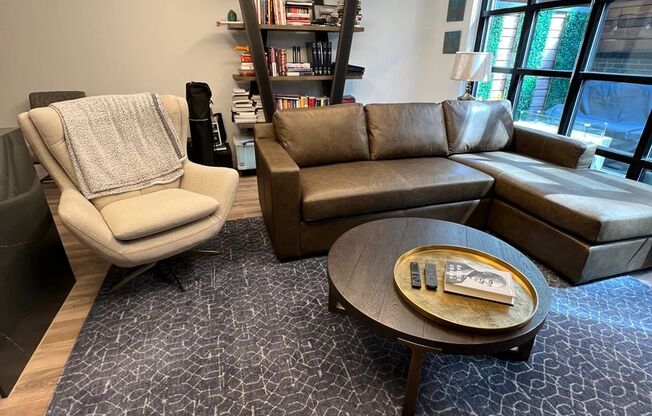 2 Level Luxury Condo w/ Garage - Eckington District