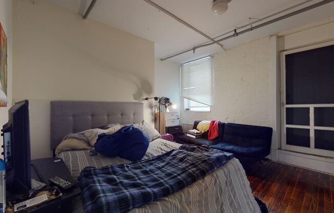 3 beds, 1 bath, 1,596 sqft, $2,695, Unit 2B