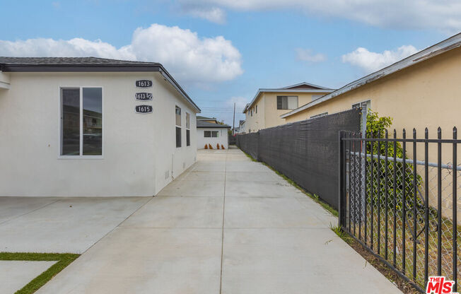 1613 1615 W 209 ST