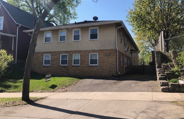 594 Lawson Ave West