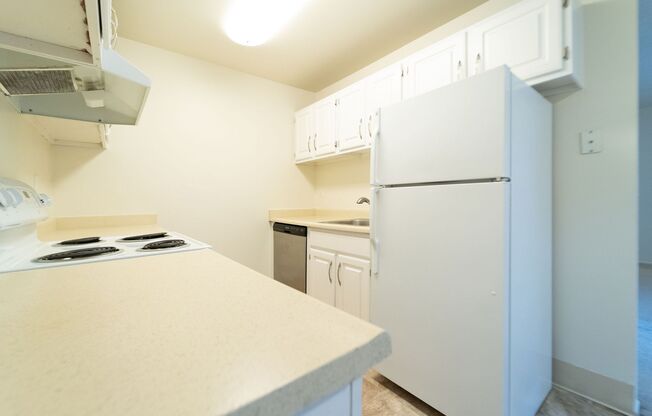 2 beds, 1 bath, 760 sqft, $2,450, Unit 26