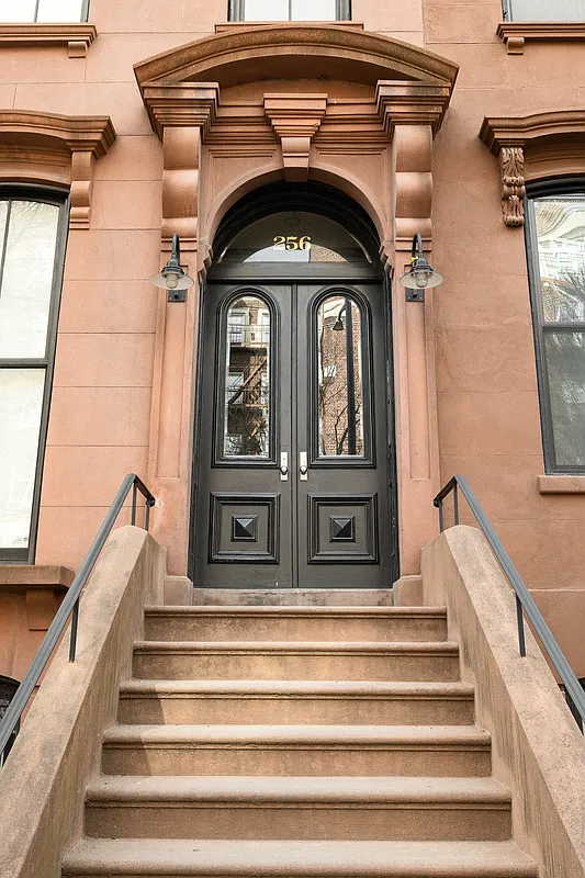 256 CUMBERLAND ST