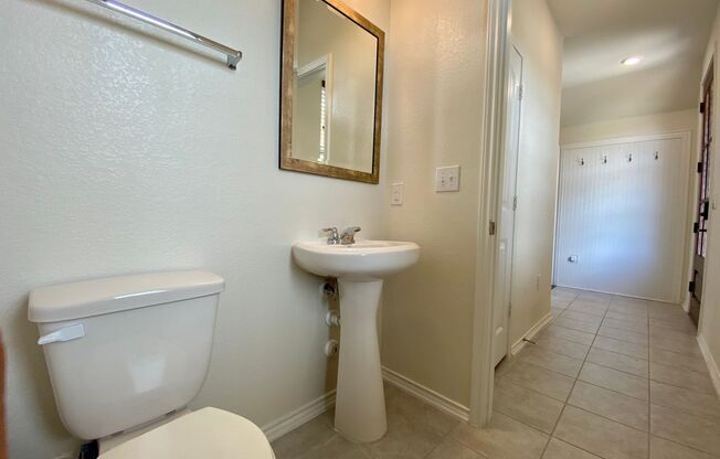 Beautiful 4-bed / 2.5-bath 2-Story in South East Austin!!