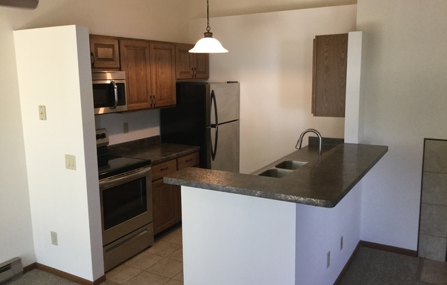 2 beds, 2 baths, 950 sqft, $1,775, Unit 7617RC