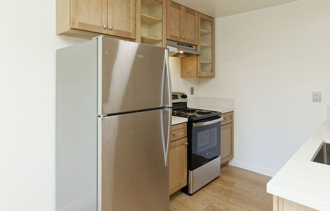 2 beds, 1 bath, 800 sqft, $2,450, Unit 10