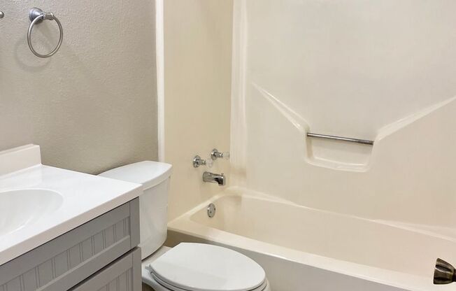 3/2 Home Available for Lease!