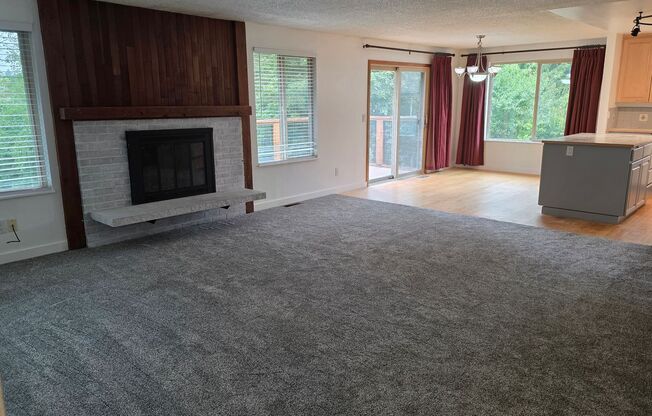 West hill Kent Daylight Rambler home - 5 bedrooms and 3 bathrooms - Available NOW!