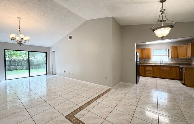 Great 3 BR home ~ Fenced Back Yard ~ A-Rated Oviedo Schools