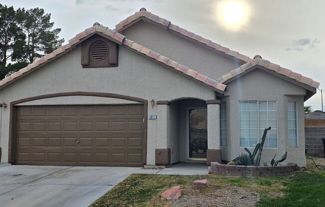 Beautifully kept 3 bedroom 2 bath single family home near the Centennial Hills area.