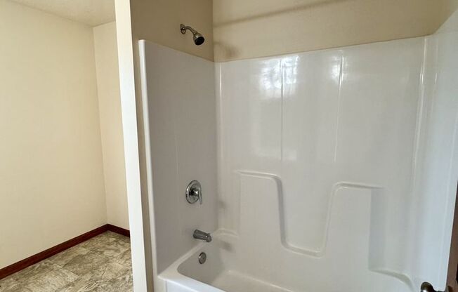 3 beds, 2.5 baths, 1,960 sqft, $1,950, Unit 317SMA3