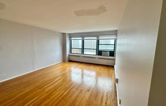 1 bed, 1 bath, 700 sqft, $1,900, Unit 418-1609