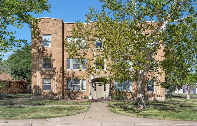 Carrollton Apartments - Great Location - 2bedrooms & 1 Bedrooms Available.