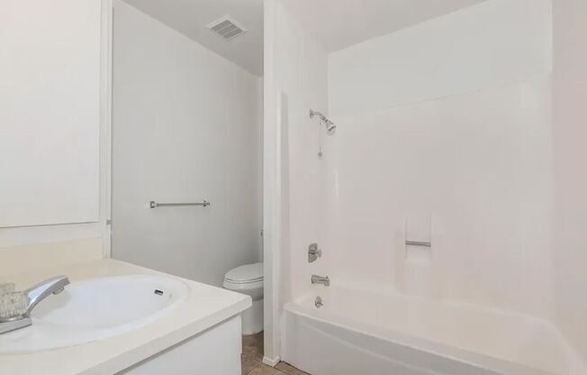 1 bed, 1 bath, 600 sqft, $1,045, Unit 2-55