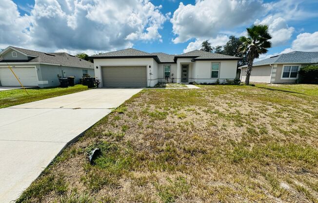 GORGEOUS 4 Bedroom, 2 Bathroom Home in Poinciana!!