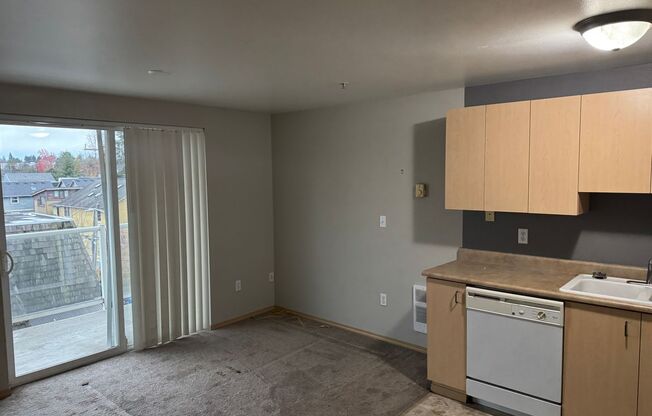 Studio, 1 bath, 440 sqft, $1,445, Unit 304