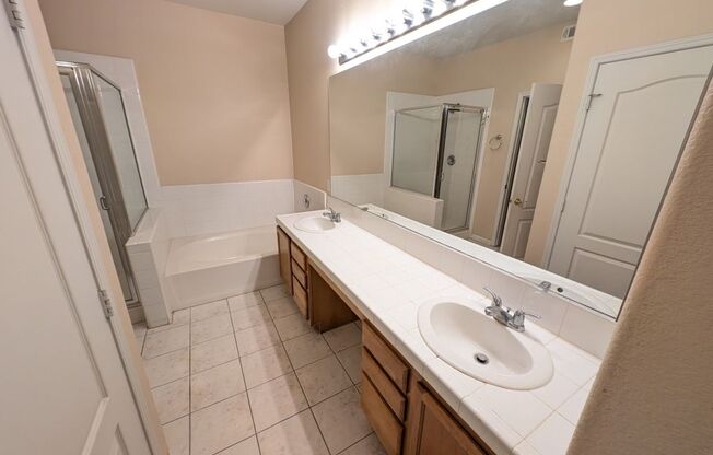 2 beds, 2 baths, $1,400, Unit # 1713