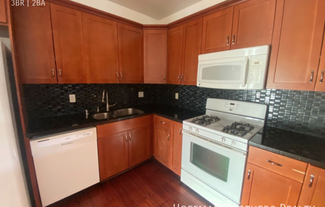 3 beds, 2 baths, $2,895