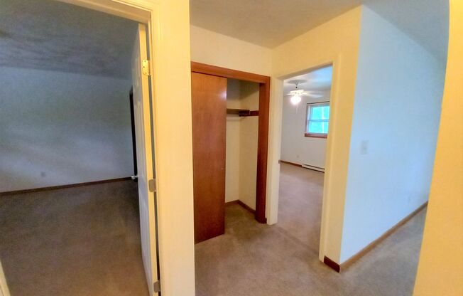 2 beds, 1 bath, 903 sqft, $1,140, Unit P-2