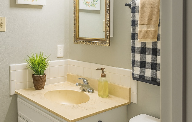 2 beds, 1.5 baths, 927 sqft, $970