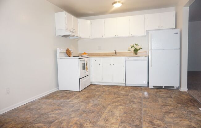 2 beds, 1 bath, 950 sqft, $1,389, Unit D09