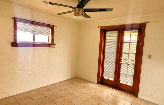 CUTE TEMPE HOME ON NO OUTLET STREET!!
