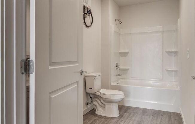 2 beds, 2 baths, 900 sqft, $1,995, Unit 413