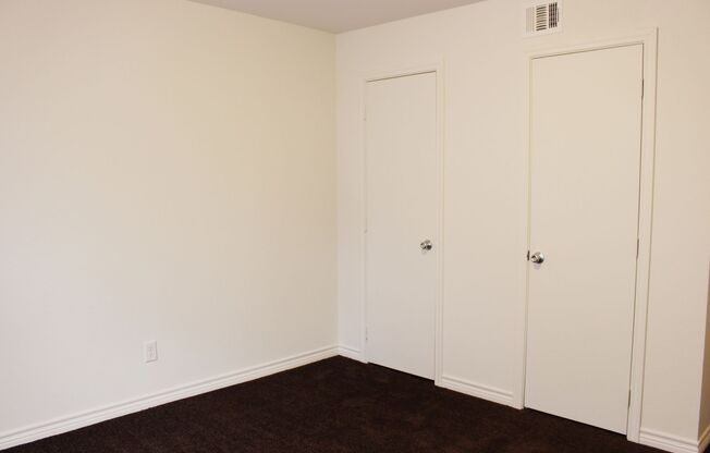 2 beds, 1 bath, $825, Unit AV #208 - RTS