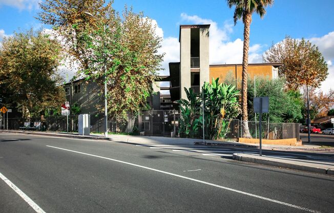 Topanga Apartments