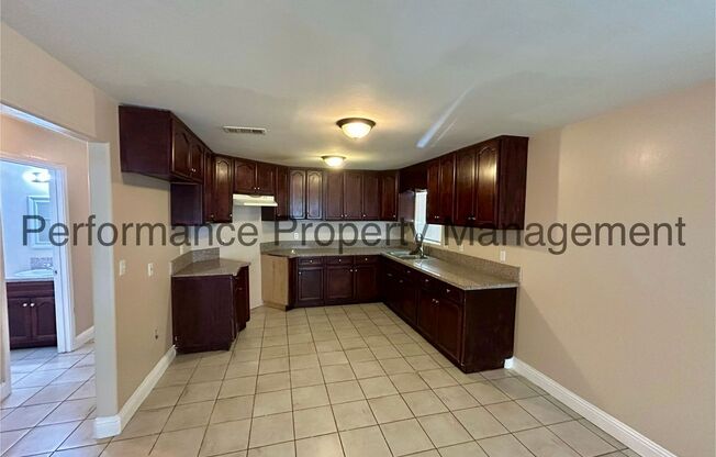 3 beds, 2 baths, $1,700, Unit A