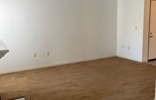 Exceptional, Top-Floor, Corner Renton Condo in Highly Sought-After Location!!!