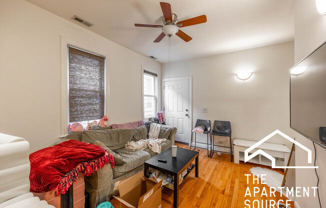 1738 W Altgeld St 2F