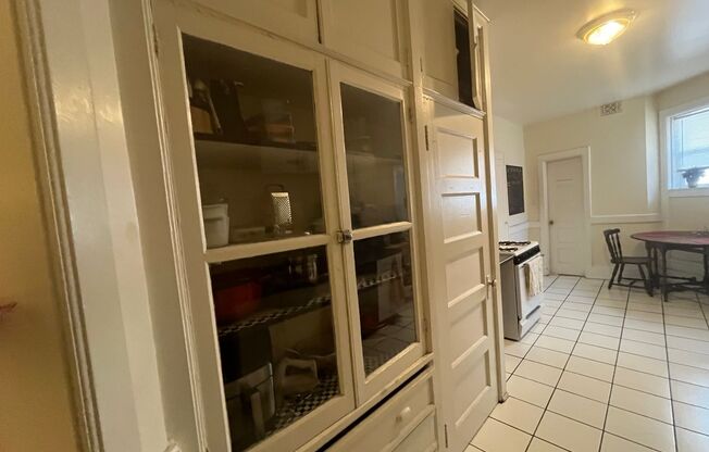 4 beds, 2 baths, $2,295, Unit 10