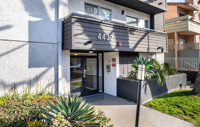 4432 Coldwater Canyon