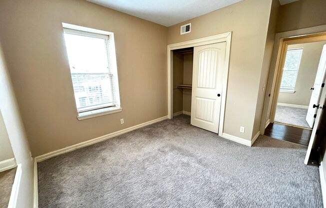 2 beds, 1 bath, 800 sqft, $1,195, Unit 601 - Unit 305 B800